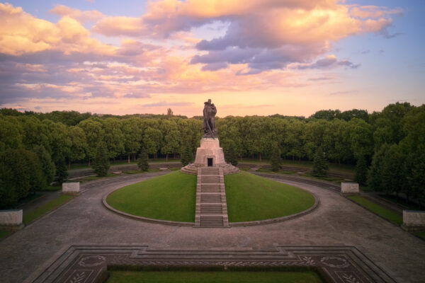 soviet war memorial in Berlin -