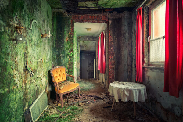 ..inside an abandoned house... -