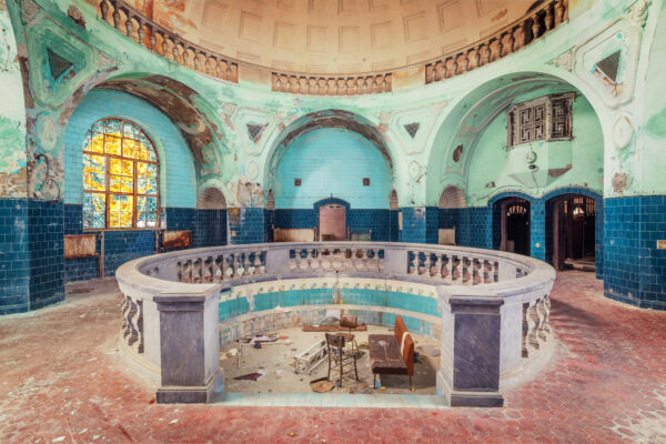 ..abandonded central mineral bath in eastern Europe -