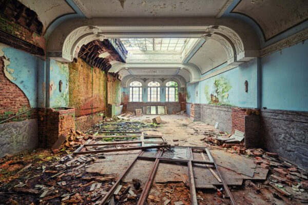 abandoned hotel -