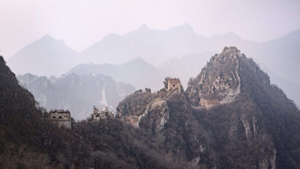a section of the Great Wall that is decaying. -