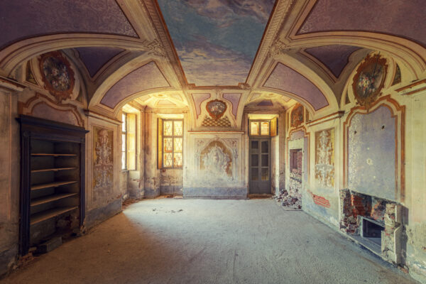 an abandoned palazzo in Italy -