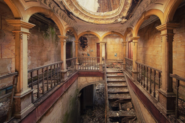 abandoned manor in Portugal -