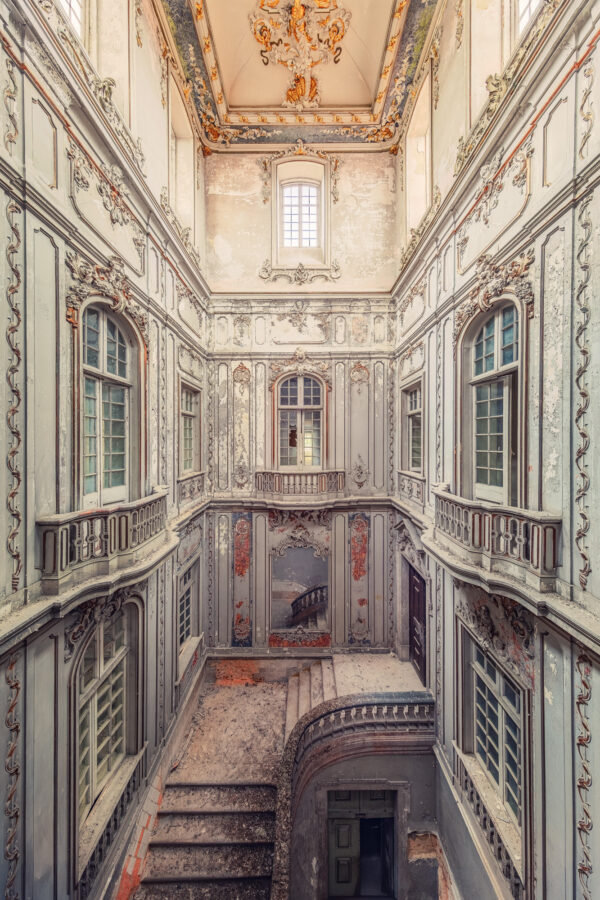 The Silva Amado Palace, a stunning architectural marvel located in Lisboa, Portugal, has recently undergone a meticulous restoration process, breathing new life into this historic landmark. This complex of two buildings, consisting of the main palace and its old annexes, boasts a rich history dating back to the second half of the 18th century. -