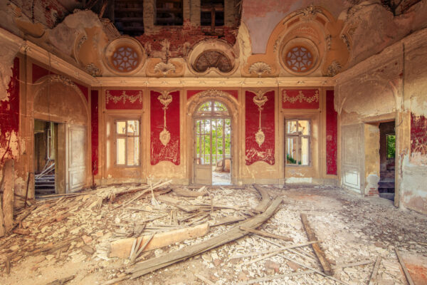 .. an abandonded ballroom in italy -