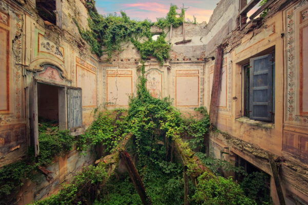 .. a from earthquake destroyed mansion -