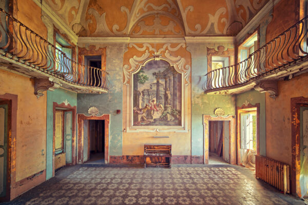 ...inside a abandoned manor.. -