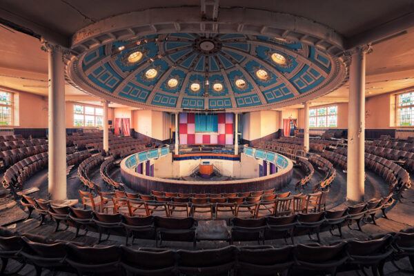 abandoned church / cinema -