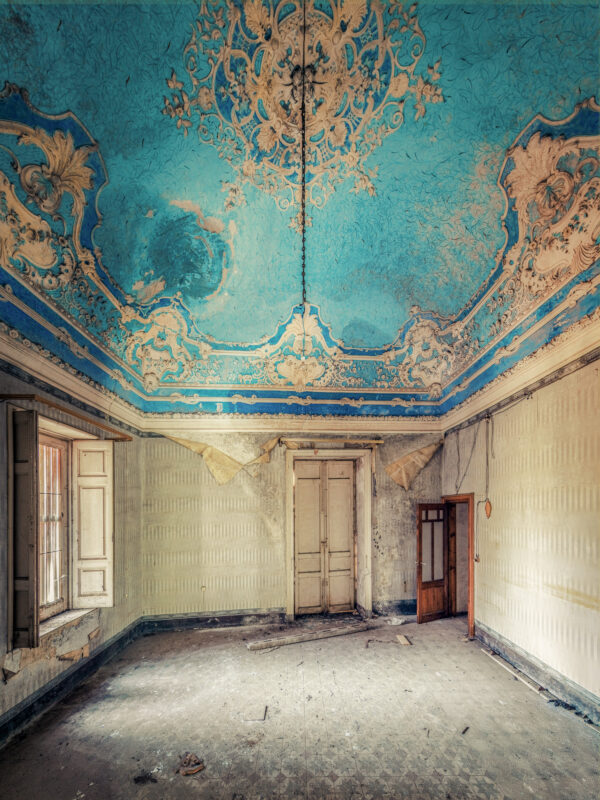 I found this room in an abandoned breathtaking villa. -