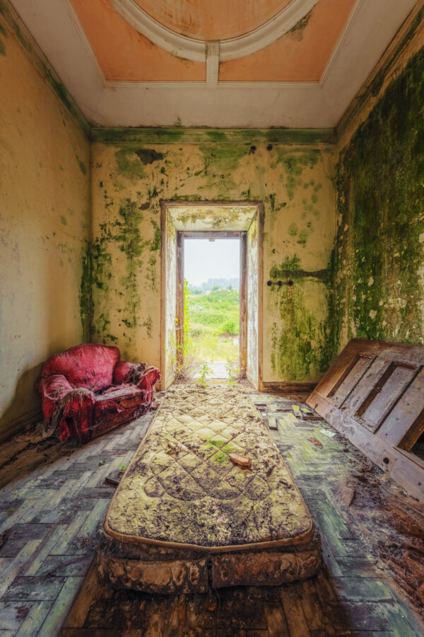 just a small room with nice decay. -