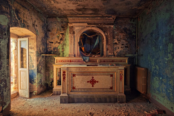 a sideroom in a abandoned church -
