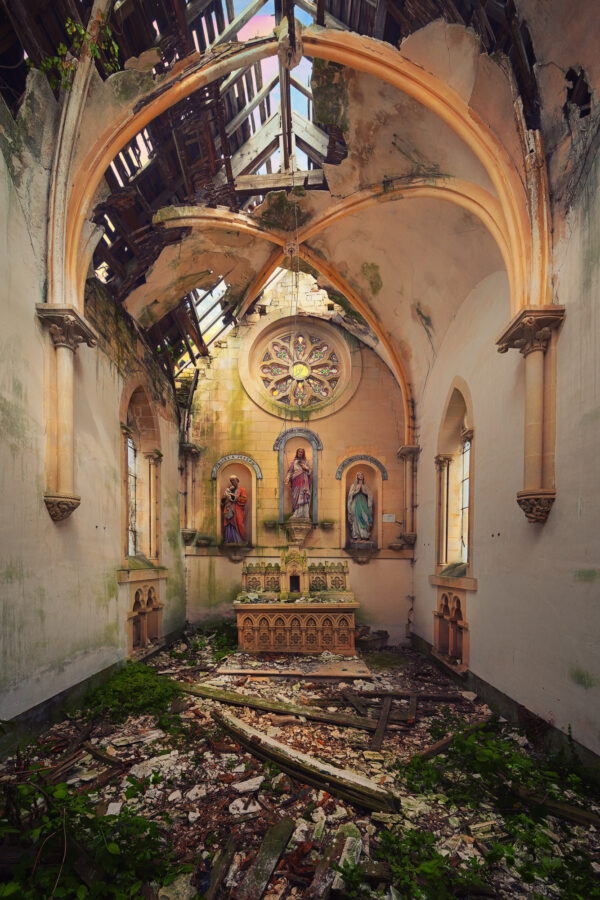 abandoned chapel in france -