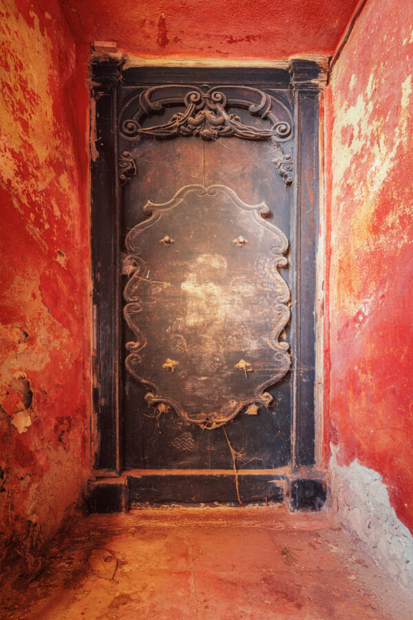 what do you think is behind this secret door? I haven't found out yet. -