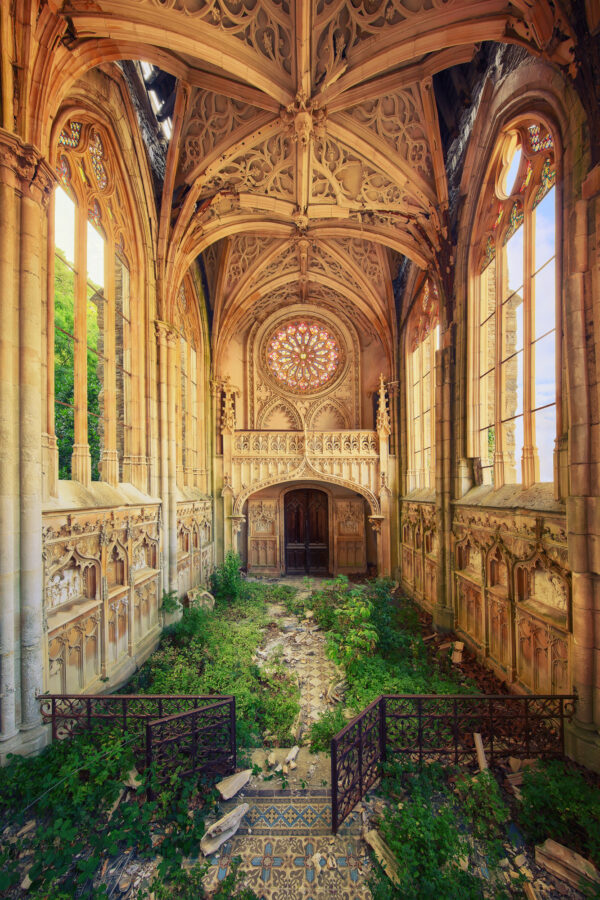abandoned chapel in france -