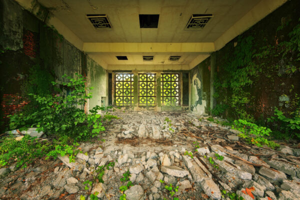 life moves back into this room -