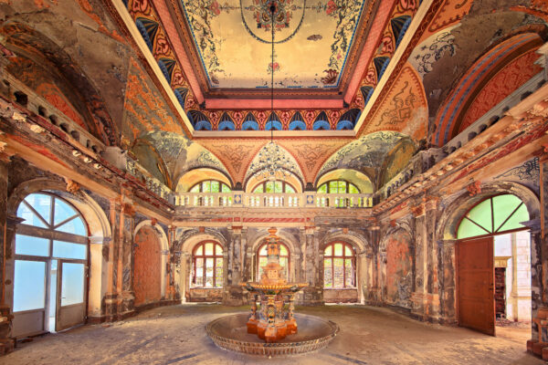 ..an abondoned spa -