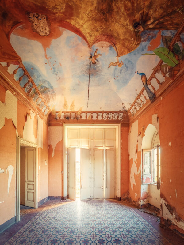 i was particularly impressed by this wonderful ceiling painting of a stately villa in southern Europe. On my second visit I finally managed to photograph this room -