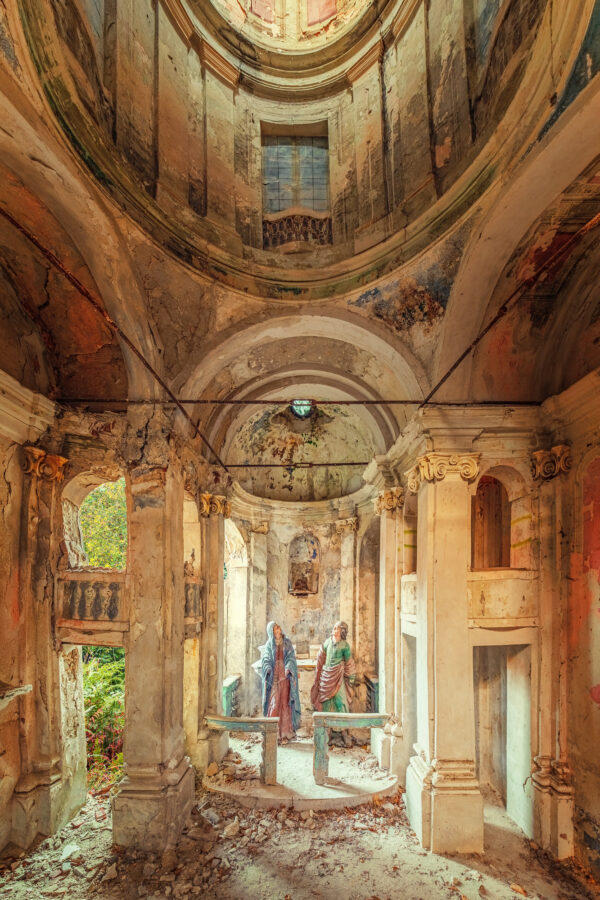 ..a tiny chapel somewhere in the south of europe -