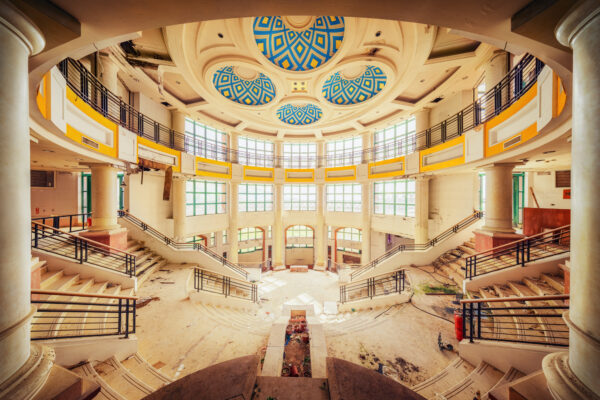 an abandoned hotel in Taiwan. Do you see the surgical lamp above?