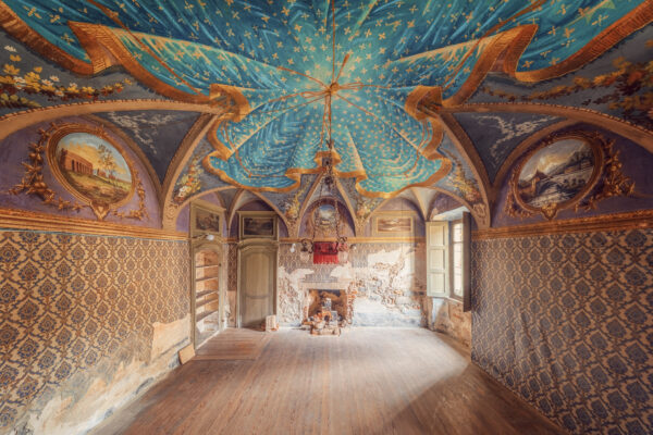 When I look at the ceiling of this room, I see a butterfly. Do you see it too?